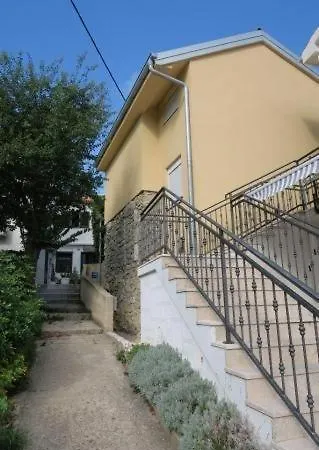 In With Terrace, Air Condition, Wifi, Washing Machine Apartment