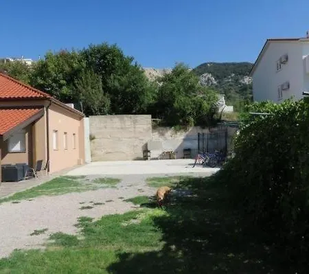In With Terrace, Air Condition, Wifi, Washing Machine *
